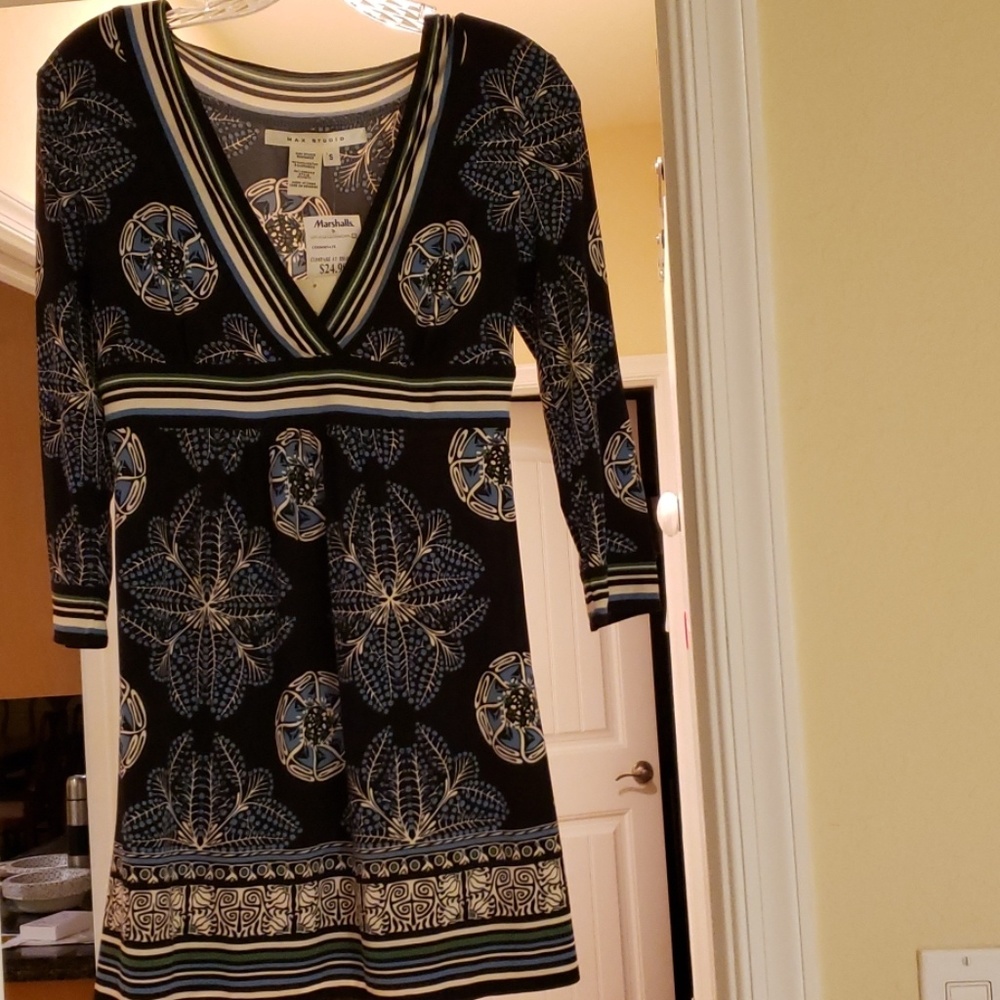 Max Studio print V-neck top